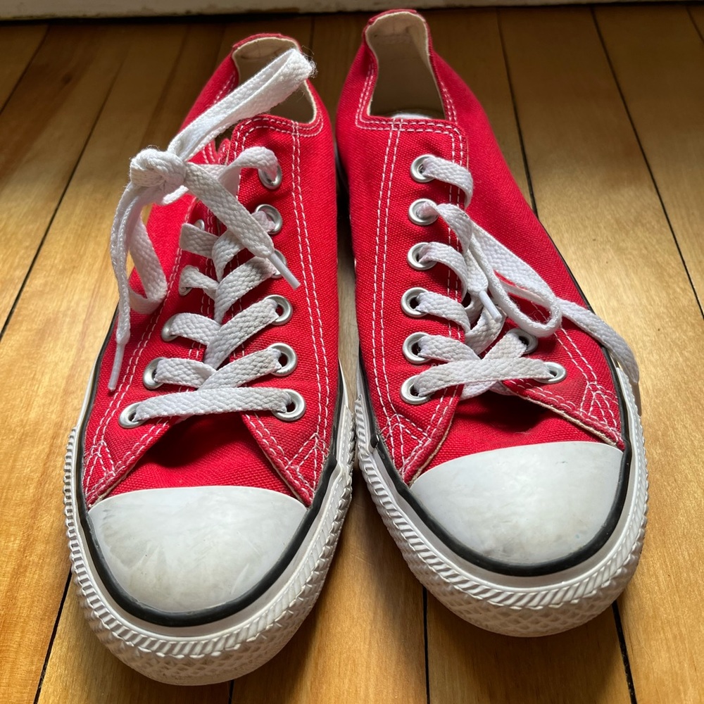 EUC Converse Low Tops. Classic Red. Women 7
